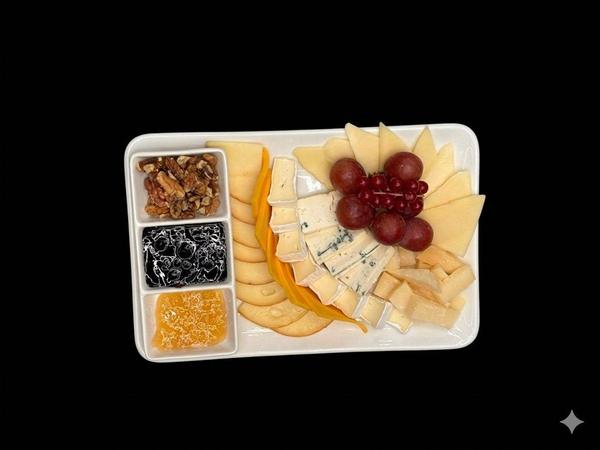 Platou 6 Tipuri Brânzeturi (Recomandat Pentru 2 Persoane)